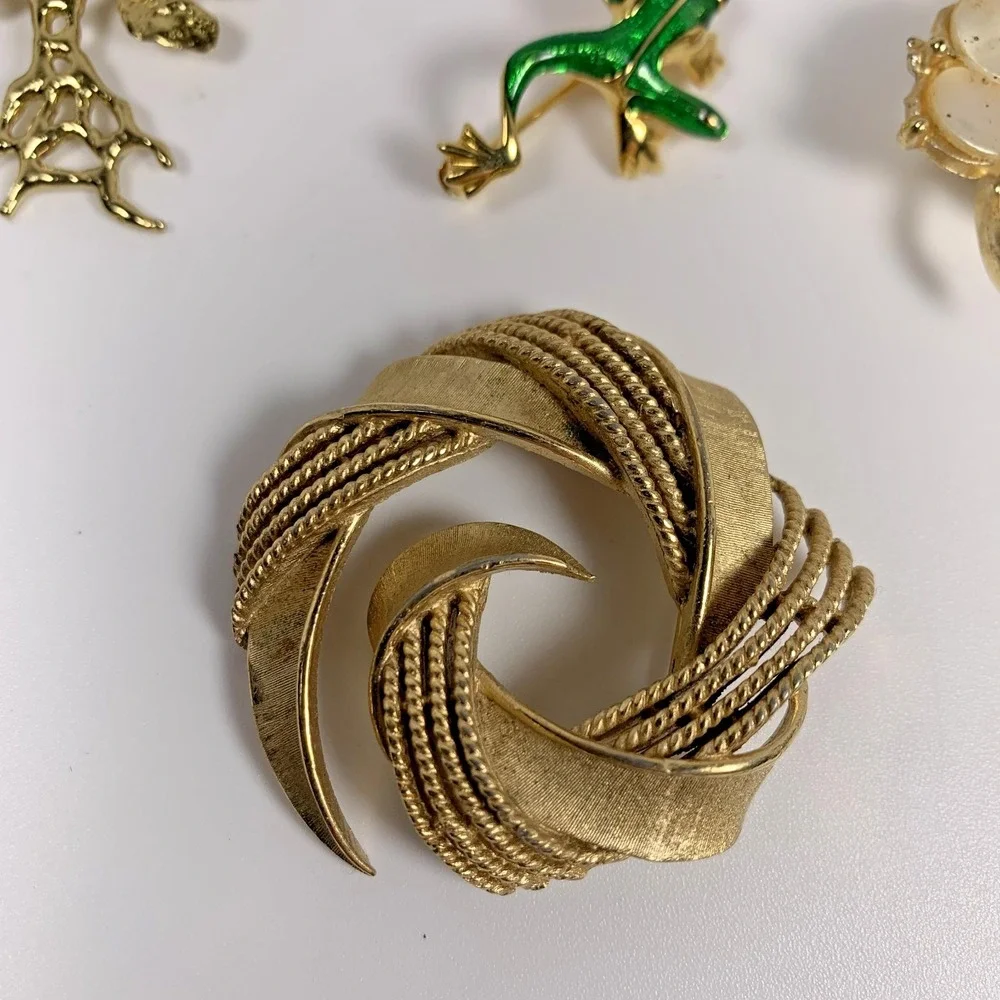Lot Of 6 Vintage‎ Brooch Pins -Silver & Gold Tone